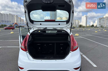 Хэтчбек Ford Fiesta 2011 в 