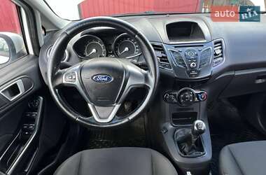 Хэтчбек Ford Fiesta 2016 в 