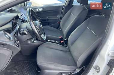 Хэтчбек Ford Fiesta 2016 в 