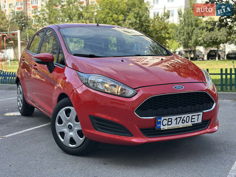 Хэтчбек Ford Fiesta 2016 в 