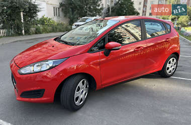 Хэтчбек Ford Fiesta 2016 в 