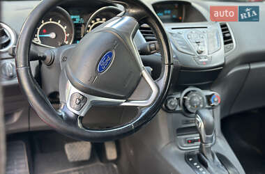 Хэтчбек Ford Fiesta 2016 в 