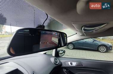 Хэтчбек Ford Fiesta 2016 в 