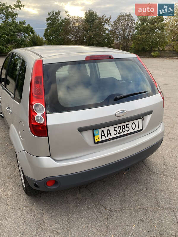 Хэтчбек Ford Fiesta 2008 в Хороле