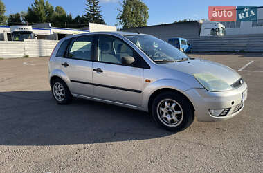 Хэтчбек Ford Fiesta 2004 в 