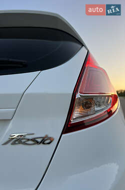 Хэтчбек Ford Fiesta 2014 в 