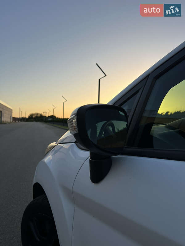 Хэтчбек Ford Fiesta 2014 в Киеве фото 14 Хэтчбек Ford Fiesta 2014 в Киеве