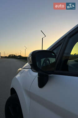 Хэтчбек Ford Fiesta 2014 в 