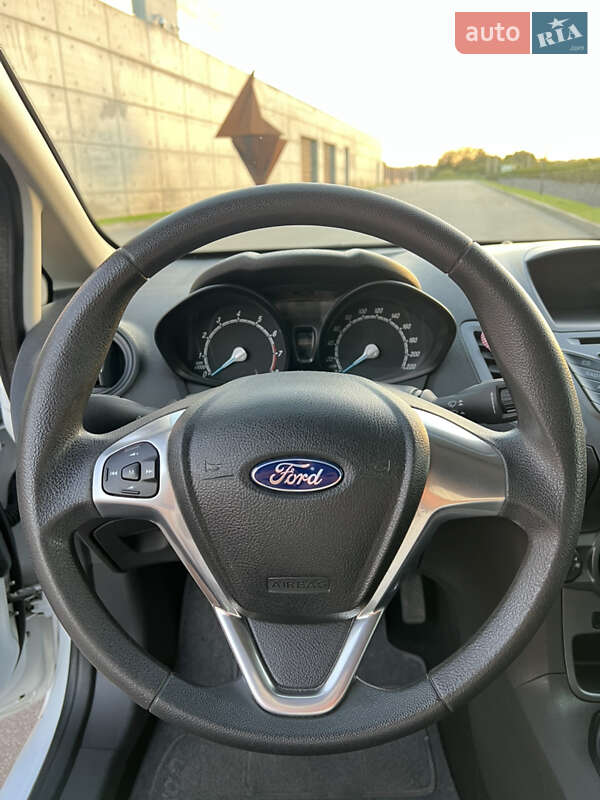 Хэтчбек Ford Fiesta 2014 в Киеве фото 20 Хэтчбек Ford Fiesta 2014 в Киеве
