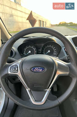 Хэтчбек Ford Fiesta 2014 в 