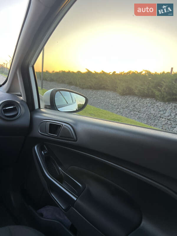 Хэтчбек Ford Fiesta 2014 в Киеве фото 25 Хэтчбек Ford Fiesta 2014 в Киеве