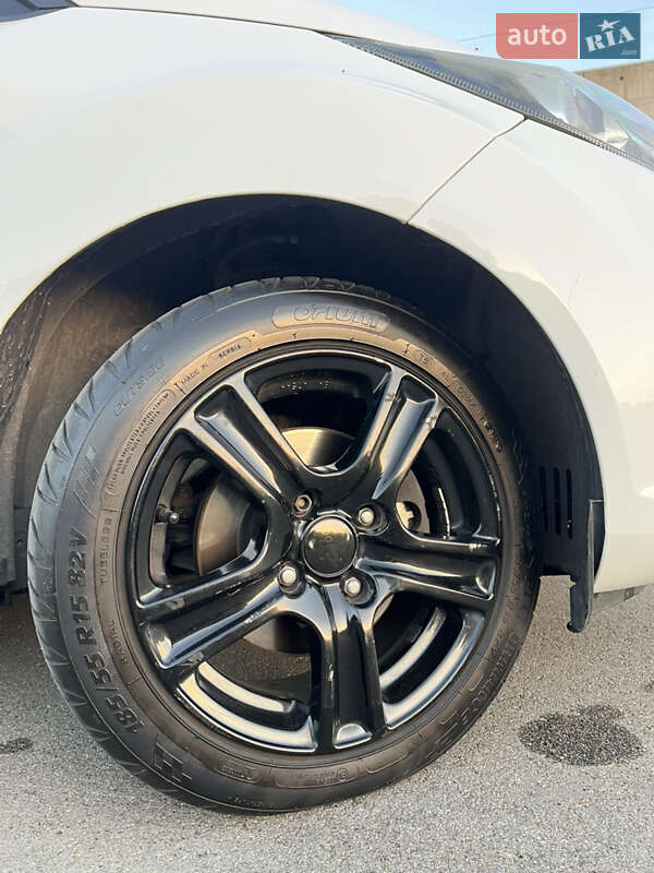 Хэтчбек Ford Fiesta 2014 в Киеве фото 31 Хэтчбек Ford Fiesta 2014 в Киеве