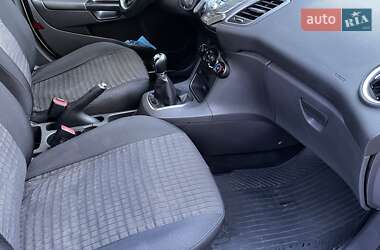 Хэтчбек Ford Fiesta 2013 в 