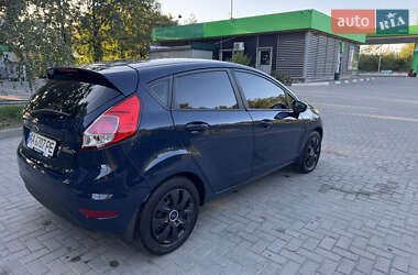 Хэтчбек Ford Fiesta 2015 в 