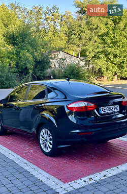 Седан Ford Fiesta 2013 в 