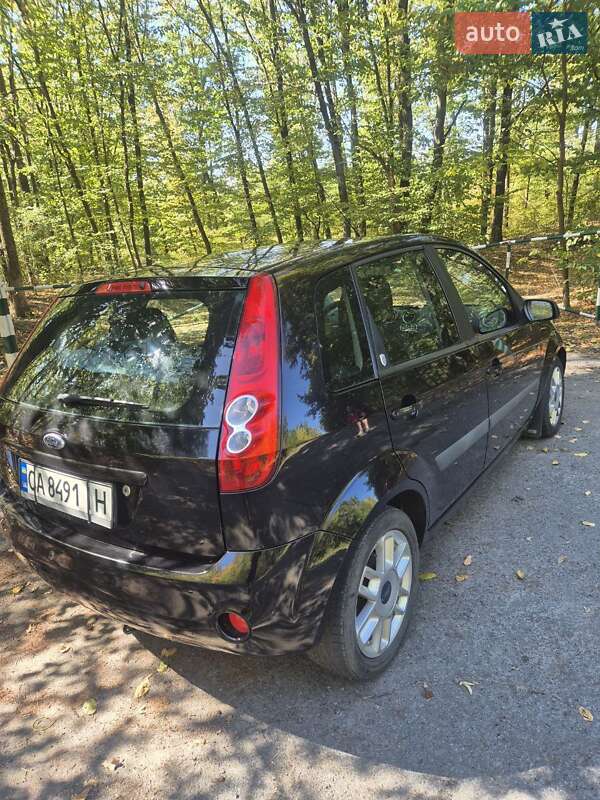 Хэтчбек Ford Fiesta 2005 в Звенигородке