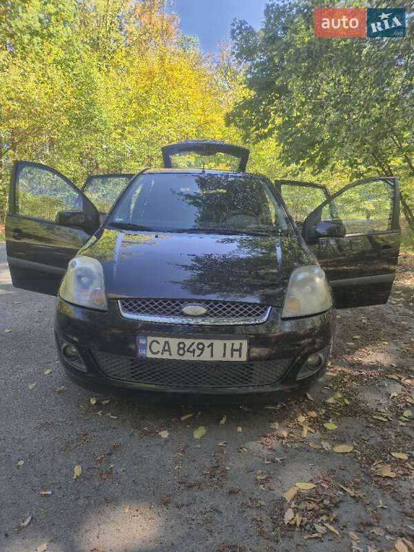 Хэтчбек Ford Fiesta 2005 в Звенигородке