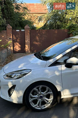 Хэтчбек Ford Fiesta 2018 в 