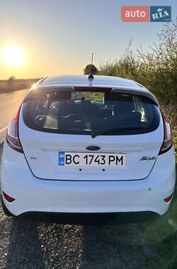 Хэтчбек Ford Fiesta 2015 в 