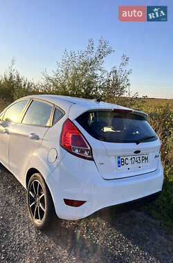Хэтчбек Ford Fiesta 2015 в 