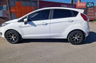 Хэтчбек Ford Fiesta 2015 в 