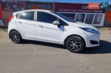 Хэтчбек Ford Fiesta 2015 в 