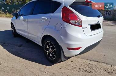 Хэтчбек Ford Fiesta 2015 в 
