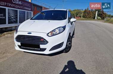 Хэтчбек Ford Fiesta 2015 в 