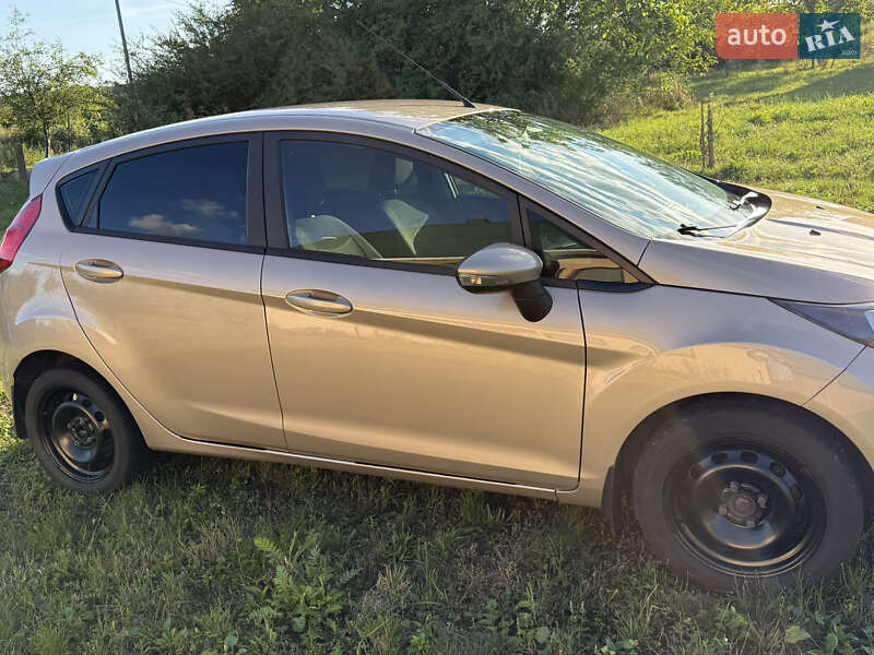 Хэтчбек Ford Fiesta 2016 в Мукачево фото 2 Хэтчбек Ford Fiesta 2016 в Мукачево