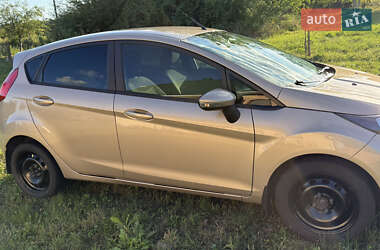 Хэтчбек Ford Fiesta 2016 в 