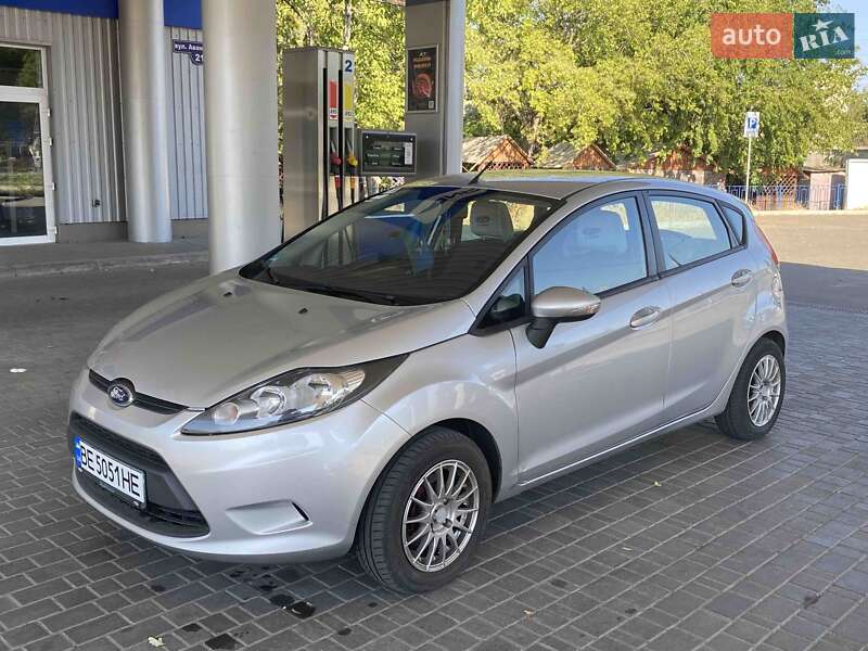 Хэтчбек Ford Fiesta 2012 в 