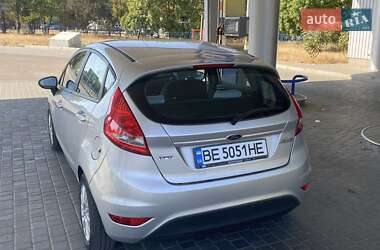 Хэтчбек Ford Fiesta 2012 в 