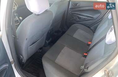 Хэтчбек Ford Fiesta 2012 в 