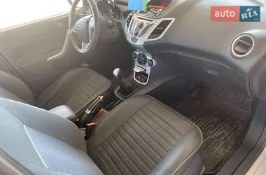 Хэтчбек Ford Fiesta 2012 в 