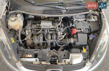 Хэтчбек Ford Fiesta 2012 в 