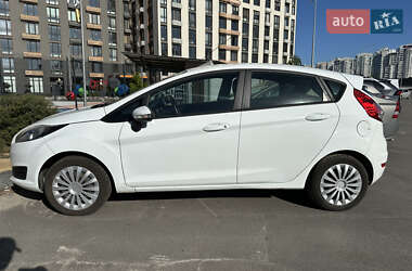 Хэтчбек Ford Fiesta 2016 в 