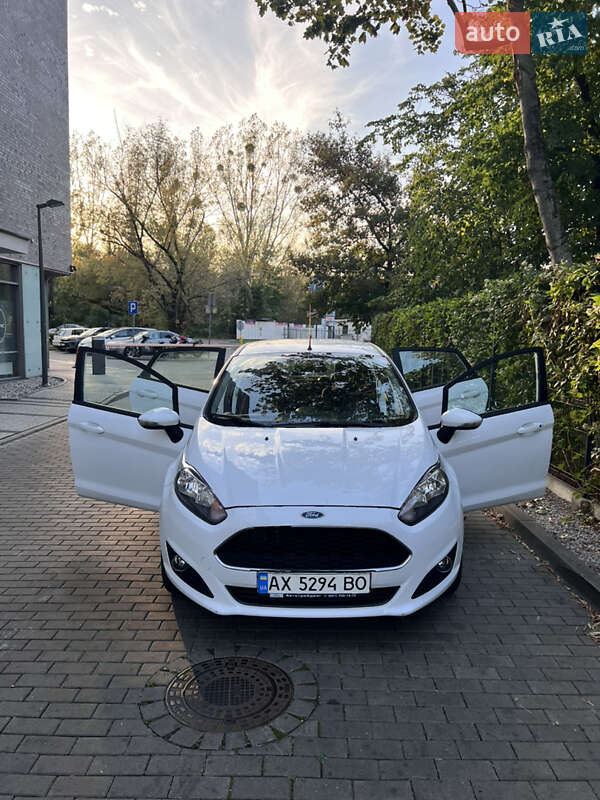 Хетчбек Ford Fiesta 2016 в Львові