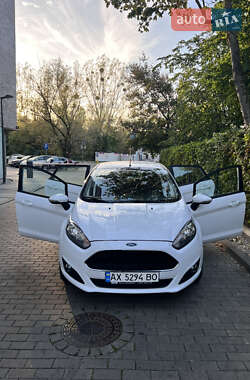 Хетчбек Ford Fiesta 2016 в 