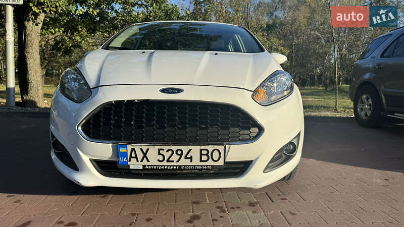Хетчбек Ford Fiesta 2016 в Львові