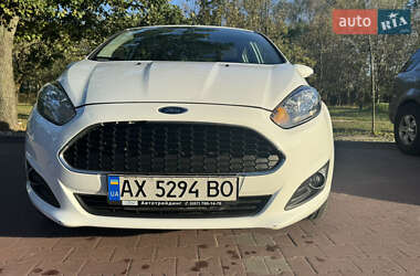 Хетчбек Ford Fiesta 2016 в 