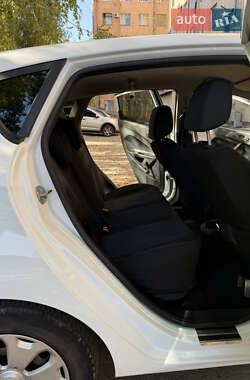 Хэтчбек Ford Fiesta 2012 в 