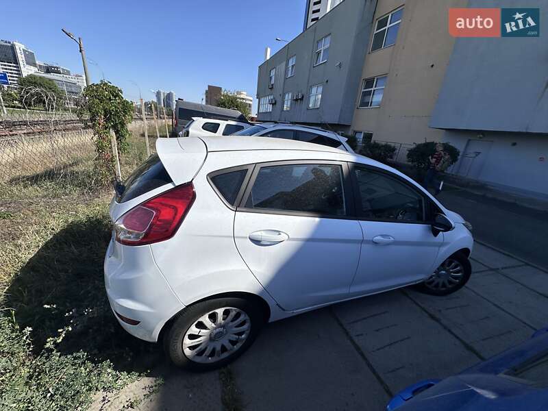Хэтчбек Ford Fiesta 2016 в Киеве фото 2 Хэтчбек Ford Fiesta 2016 в Киеве