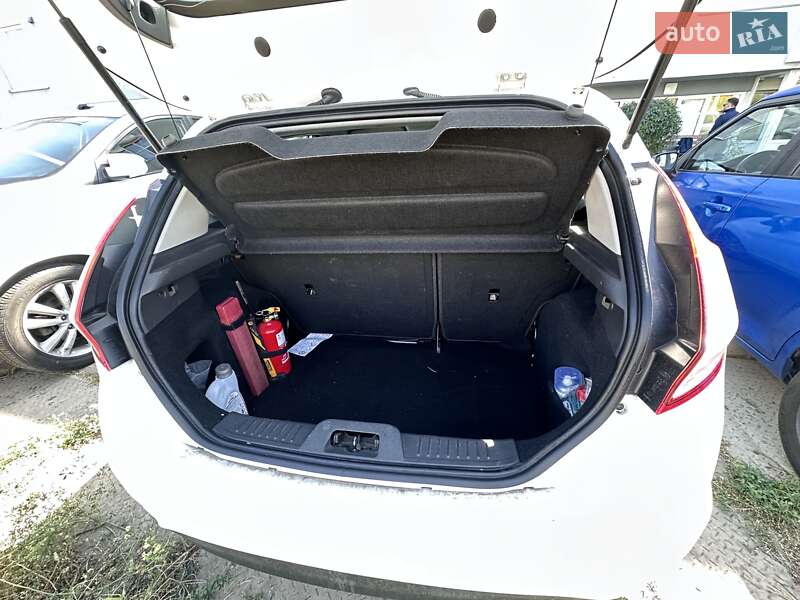 Хэтчбек Ford Fiesta 2016 в Киеве фото 18 Хэтчбек Ford Fiesta 2016 в Киеве