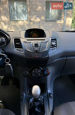 Хэтчбек Ford Fiesta 2012 в 