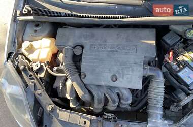 Хэтчбек Ford Fiesta 2006 в 
