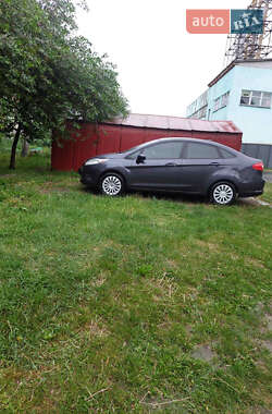 Седан Ford Fiesta 2012 в Глухове