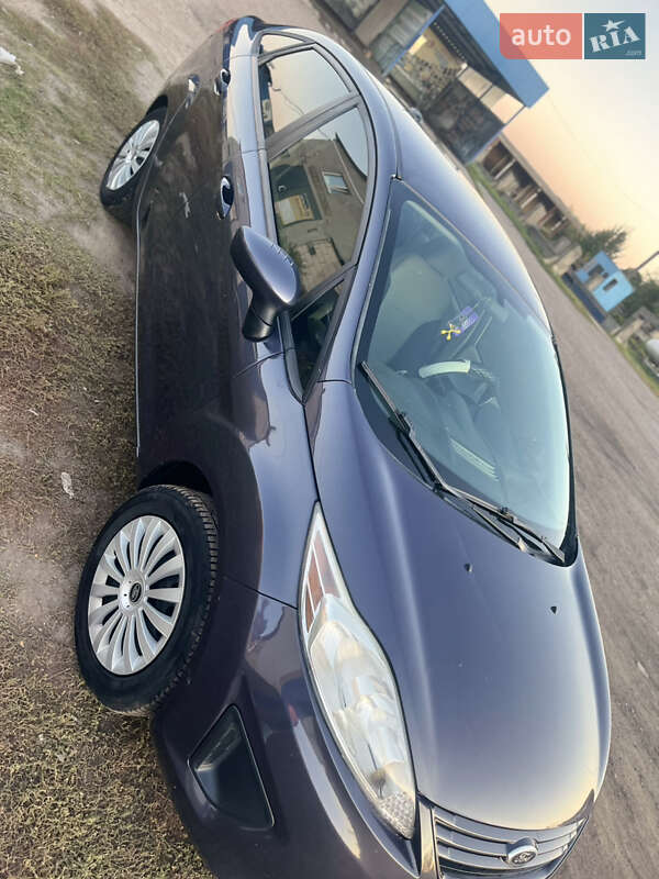 Седан Ford Fiesta 2012 в Глухове