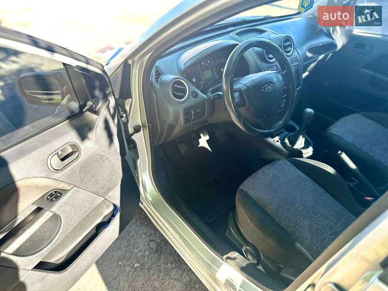 Хэтчбек Ford Fiesta 2008 в Сумах