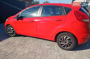 Хэтчбек Ford Fiesta 2011 в 
