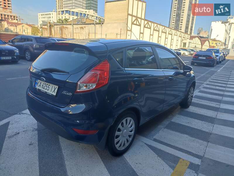 Хэтчбек Ford Fiesta 2015 в Киеве